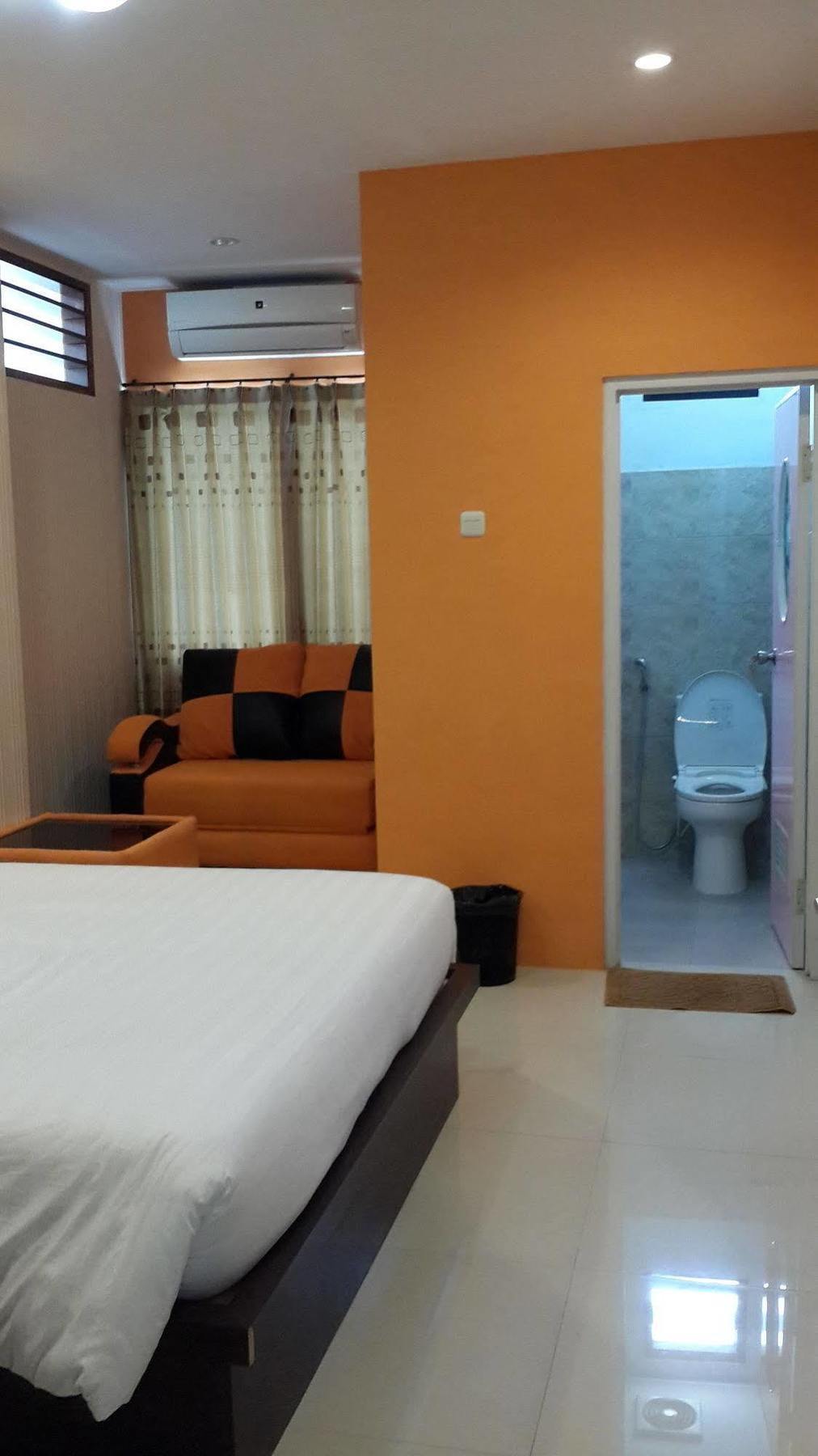 Reddoorz Plus @ Paal 2 Manado Exterior foto